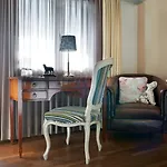 Townhouse Boutique Hotel 3*