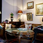 Townhouse Boutique 3*