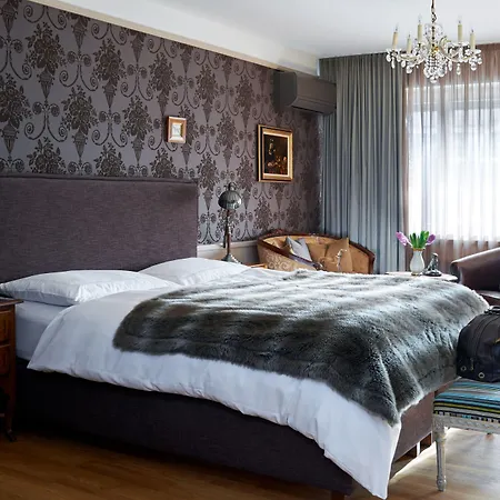 Townhouse Boutique 3*